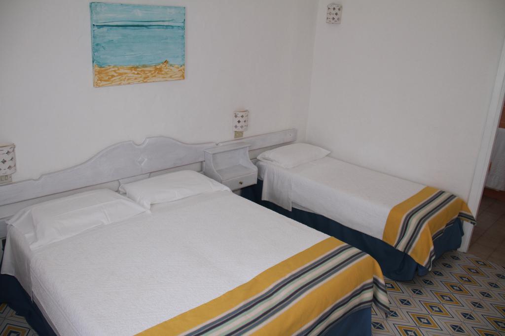 Hotel 3 Botti Baja Sardinia Eksteriør bilde