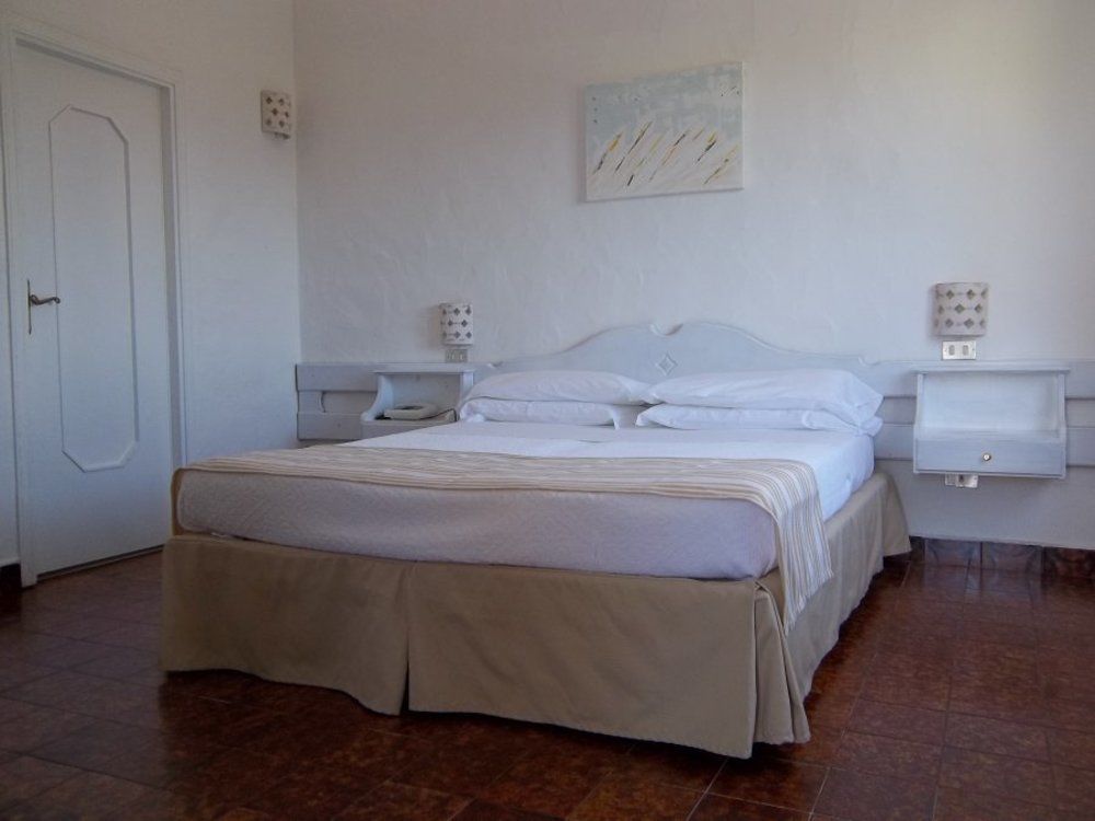 Hotel 3 Botti Baja Sardinia Eksteriør bilde